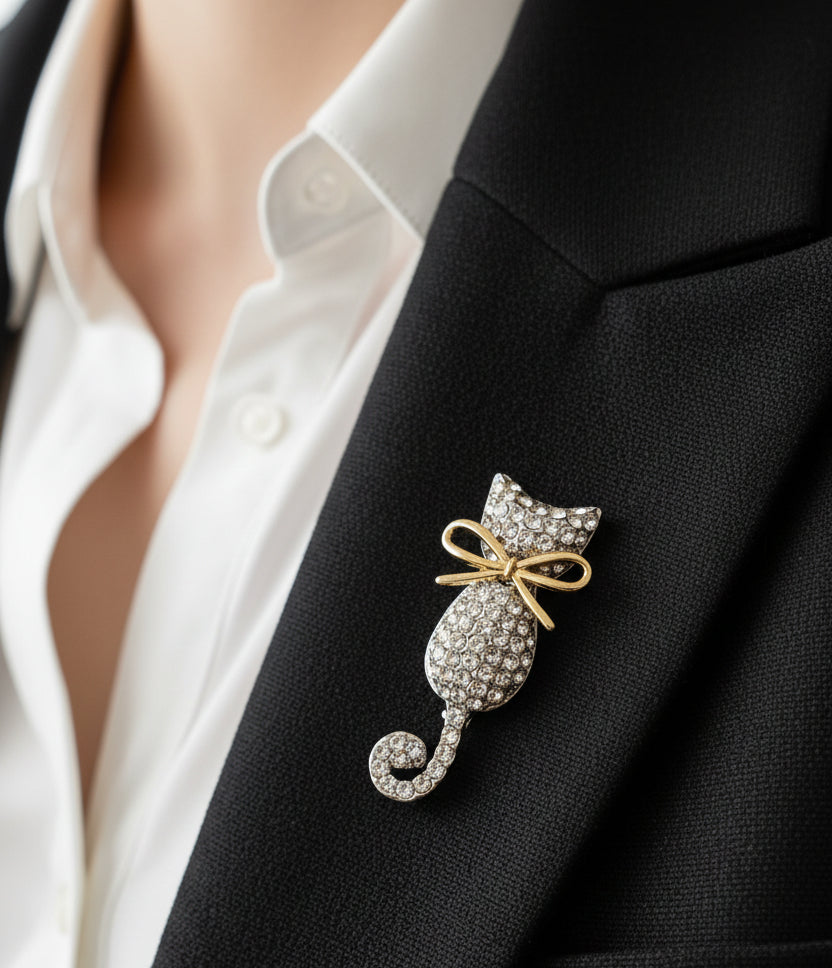 Cat-shaped brooch with a bow pinned on a woman's black suite
